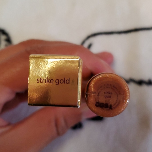 NIB Tarteist Shimmering Lip Paint - Strike Gold - Picture 2 of 4